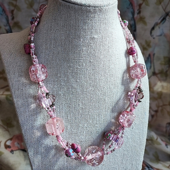 Pink Lucite Acrylic Confetti Faceted Beaded Silver Flecks Lampwork Necklace EUC - Picture 1 of 12